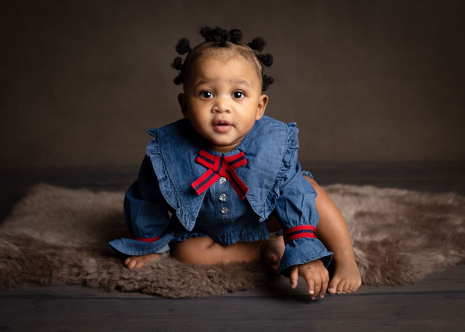 Sitting baby milestone photography