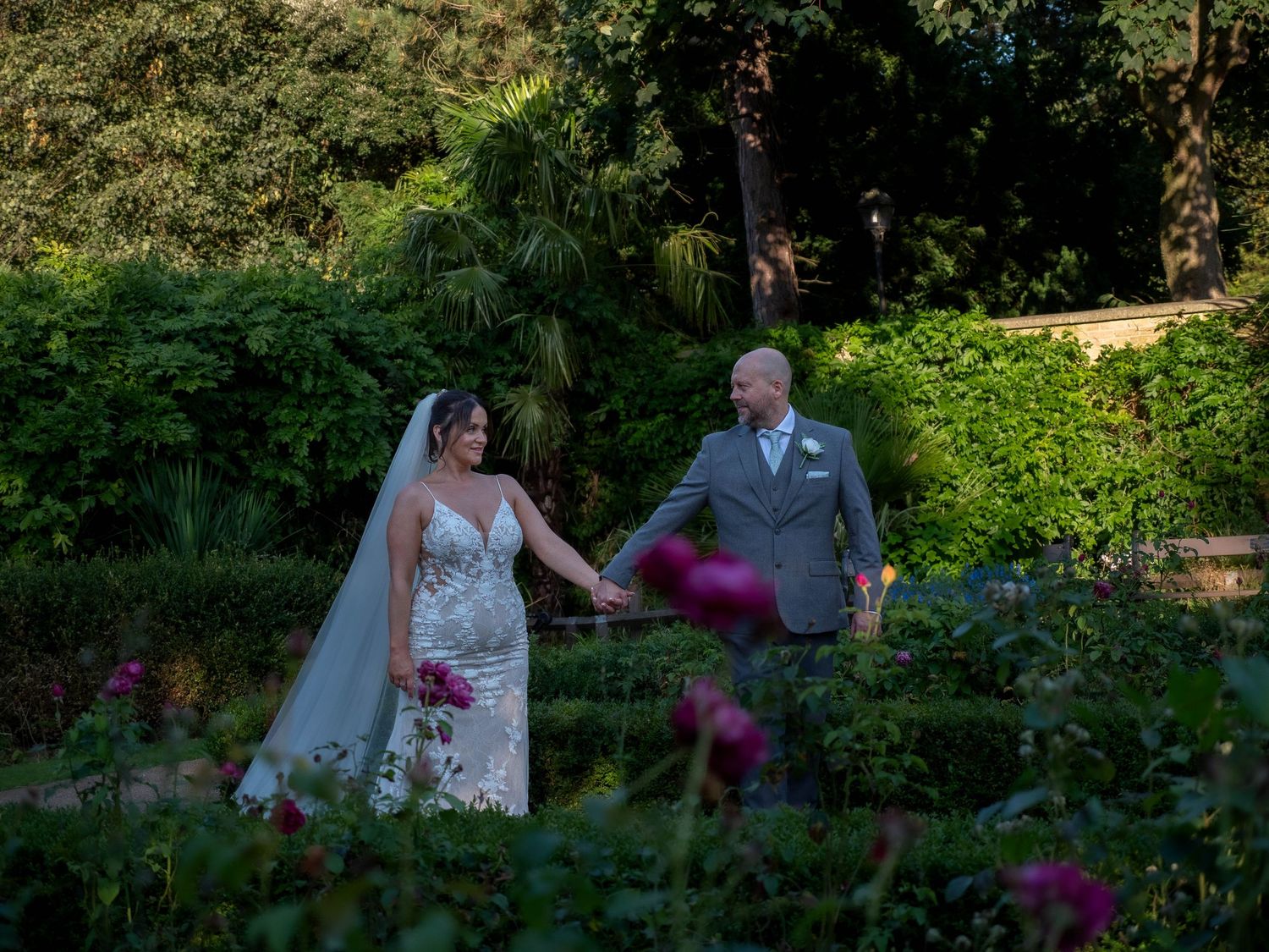 couple walking through arnot hill nottingham rose garden
wedding photographer
nottingham photographer
derby photographer
dog photographer
eq