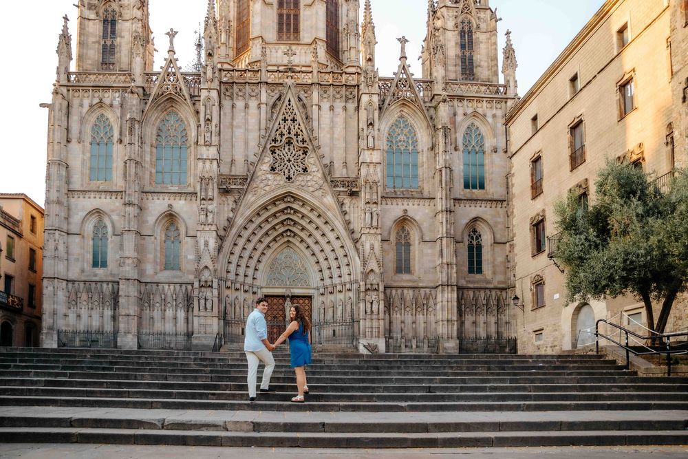 Romantic engagement portraits Barcelona