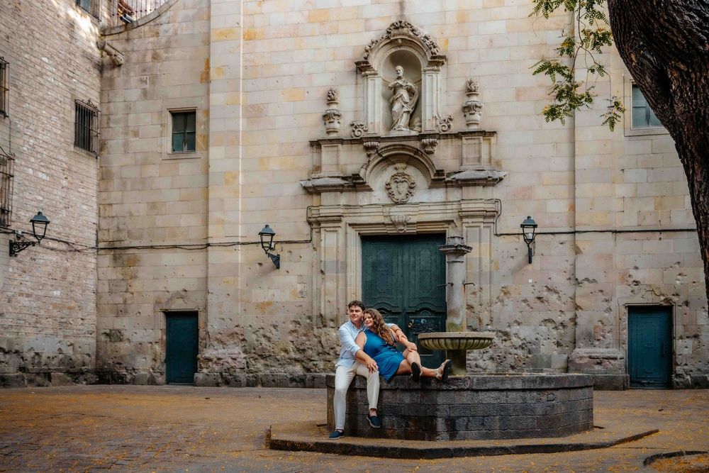 Engagement session Barcelona historic streets