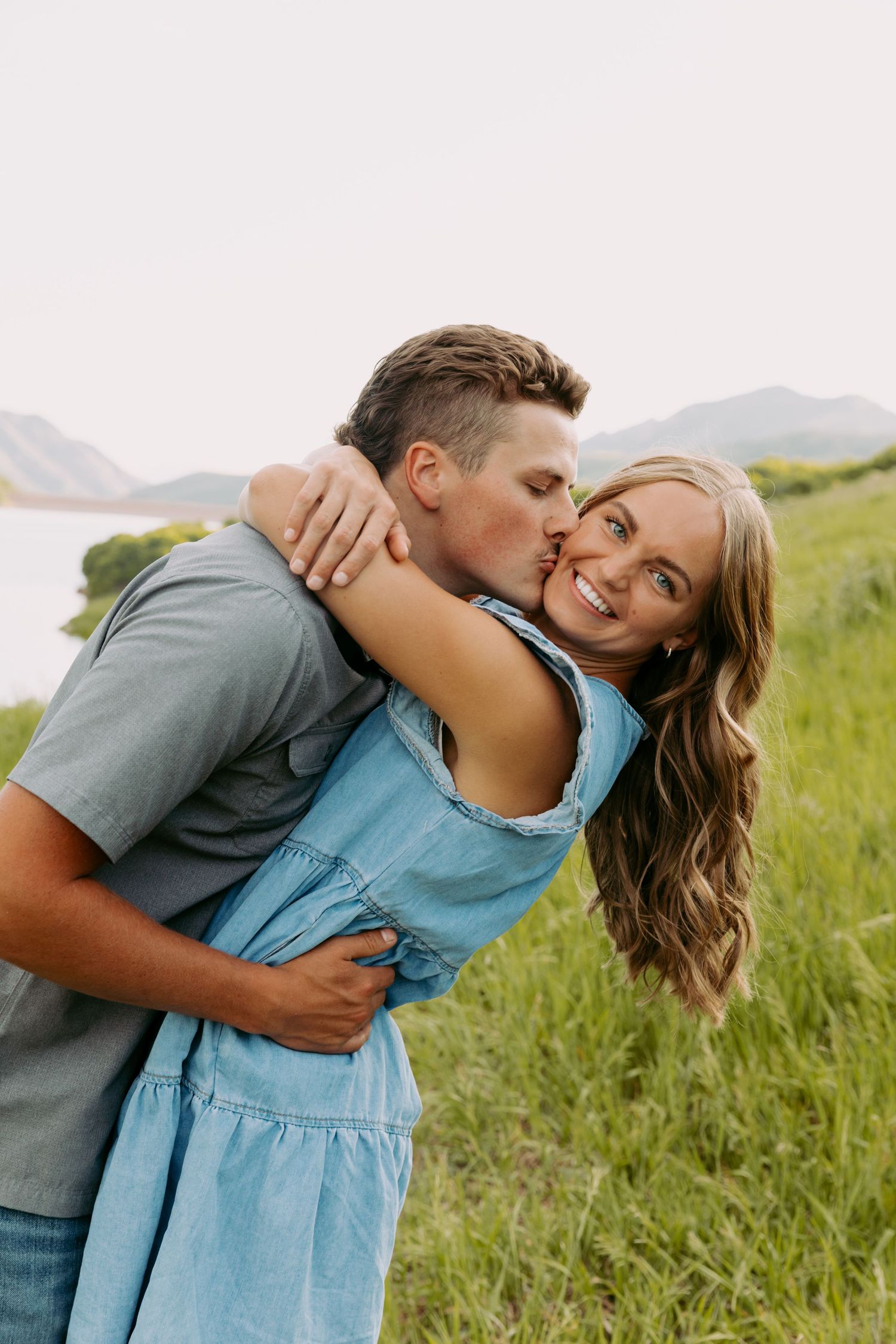 Utah photographer capturing natural, authentic, couples in love