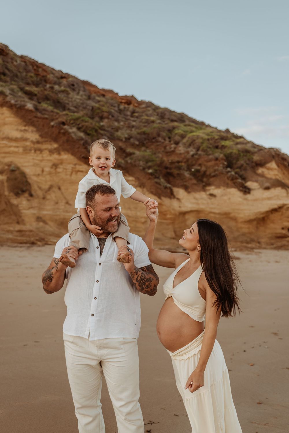 Maternity photograph by Jessica Henderson Photography, Geelong Maternity Photographer, Family portrait, beach photography