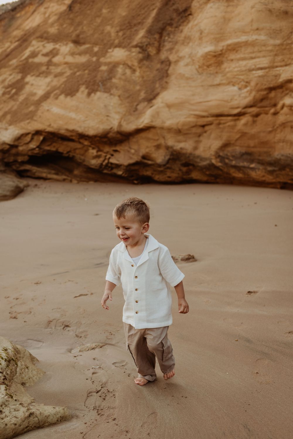 Family beach photograph by Jessica Henderson Photography, Geelong Family Photographer, Family portrait, beach photography