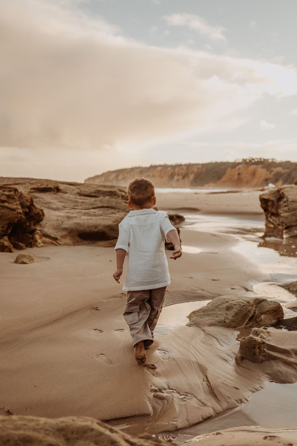 Family beach photograph by Jessica Henderson Photography, Geelong Family Photographer, Family portrait, beach photography