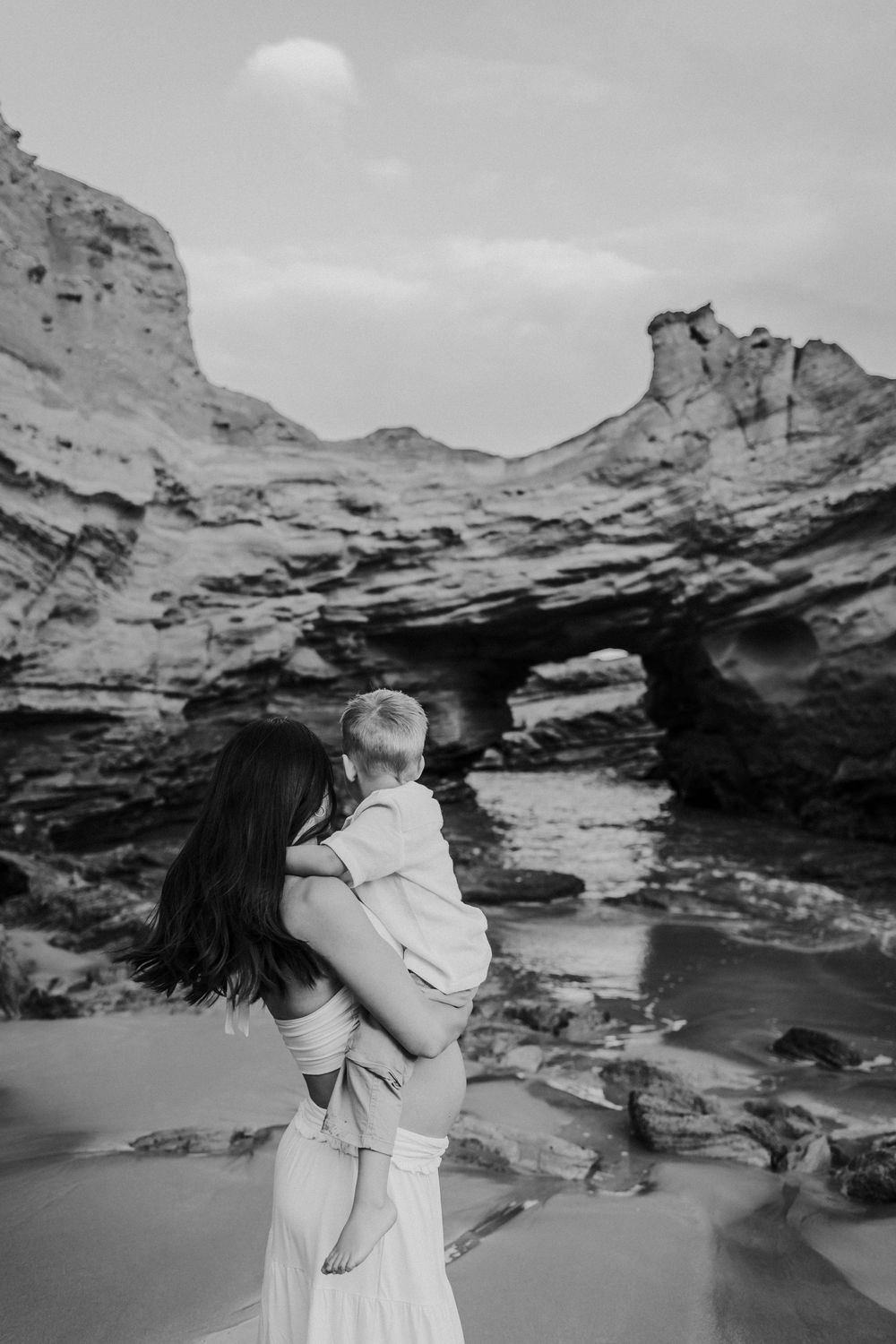 Maternity photograph by Jessica Henderson Photography, Geelong Maternity Photographer, Family portrait, beach photography
