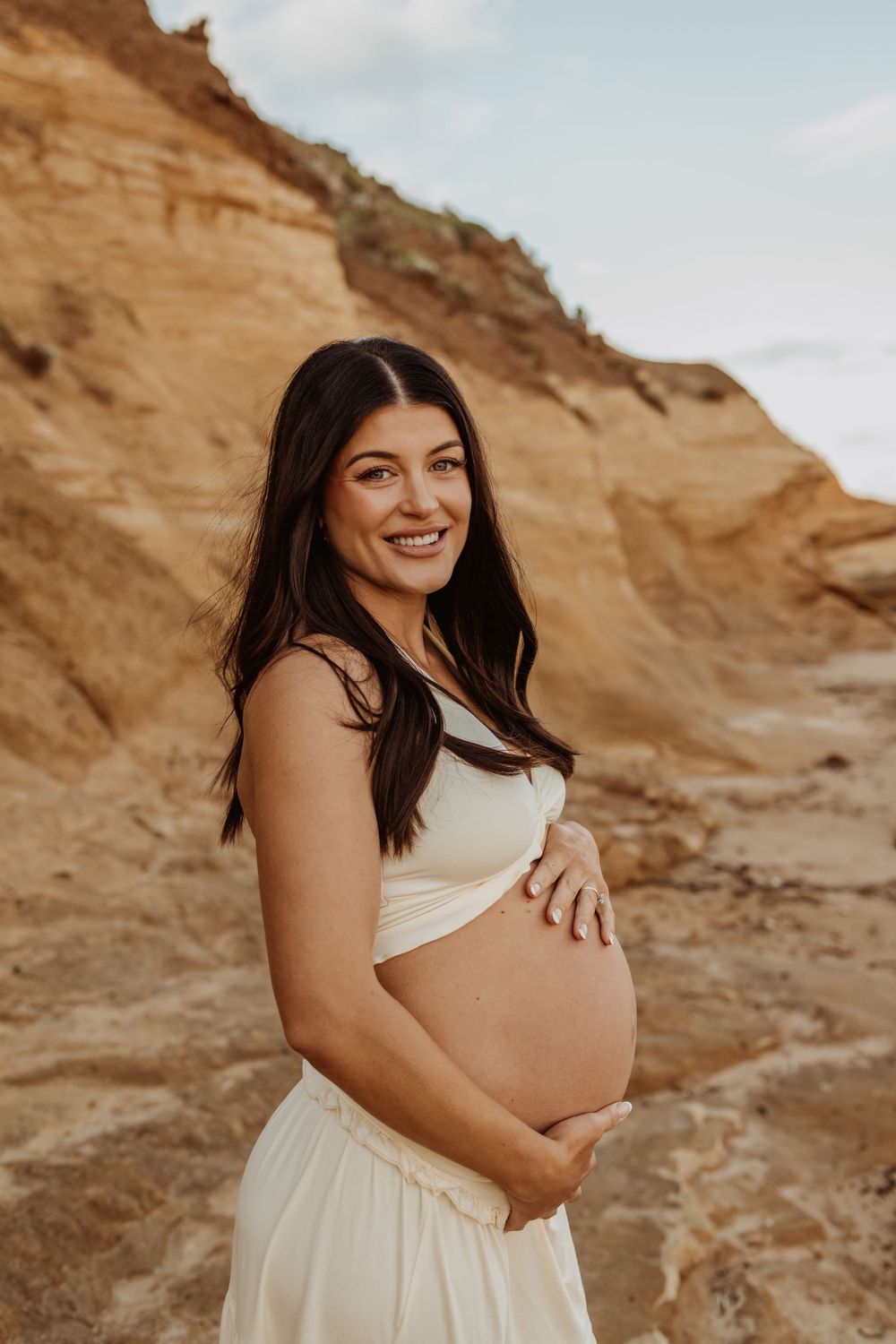 Maternity photograph by Jessica Henderson Photography, Geelong Maternity Photographer, Family portrait, beach photography