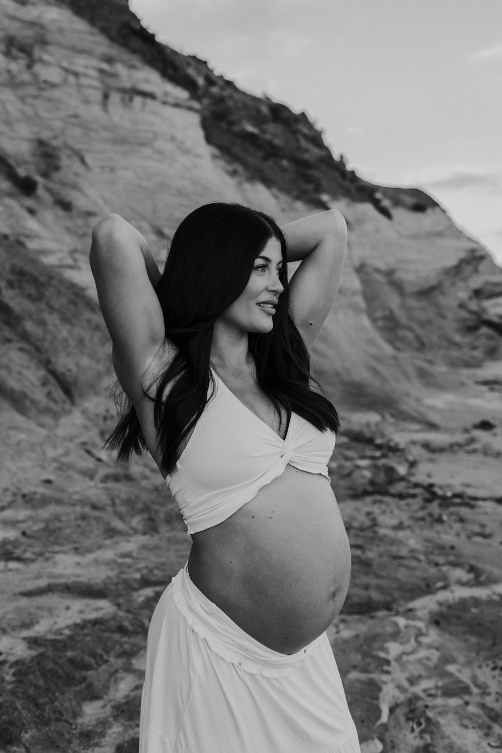 Maternity photograph by Jessica Henderson Photography, Geelong Maternity Photographer, Family portrait, beach photography