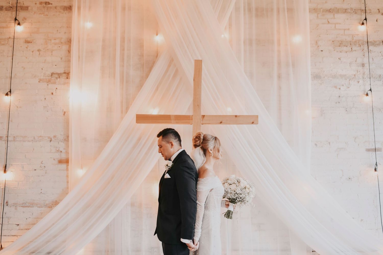 bride and groom praying before the wedding