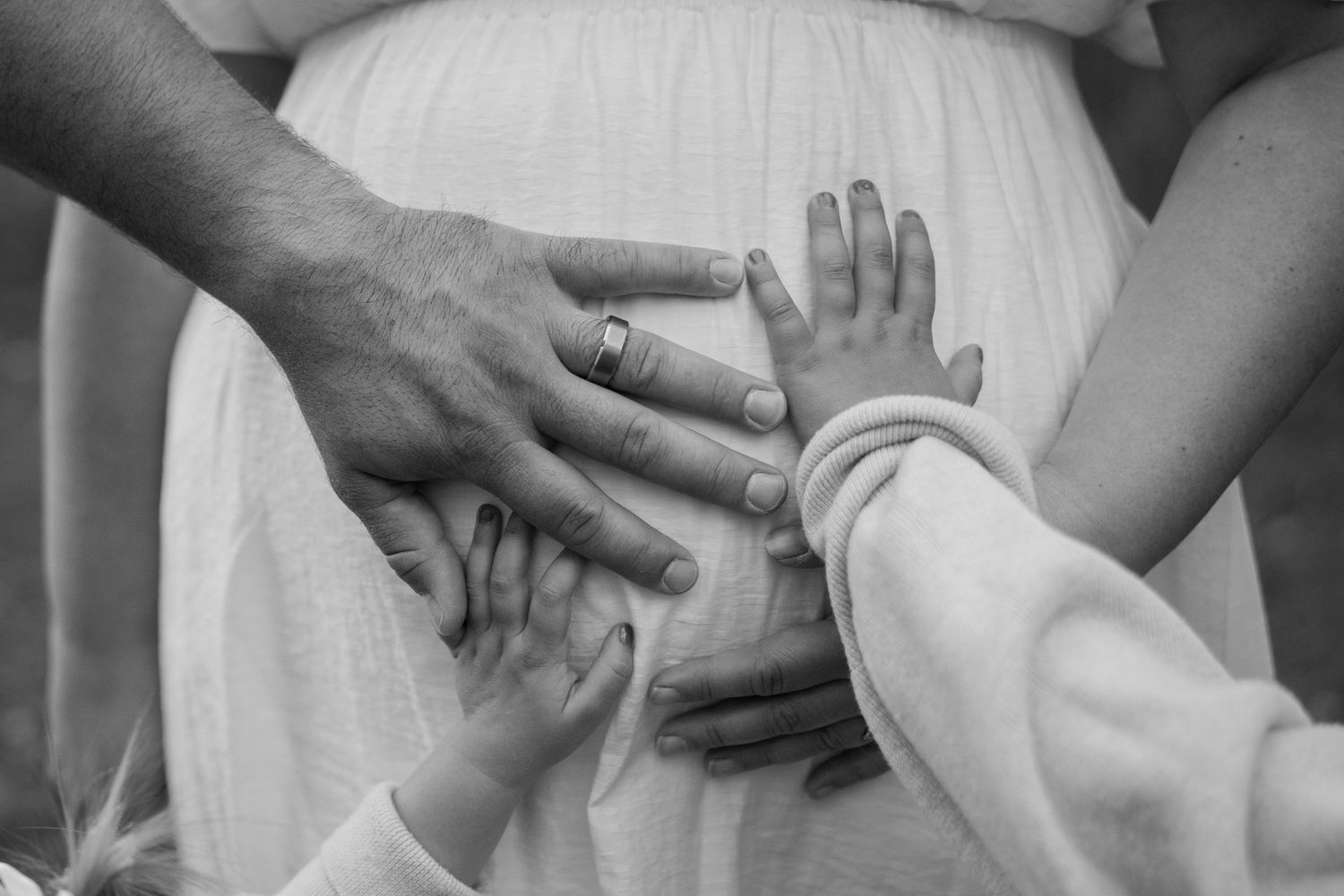 Photographie, séance photographique extérieur à domicile. Approche documentaire à Sherbrooke, en Estrie Maternité enceinte grossesse enfant