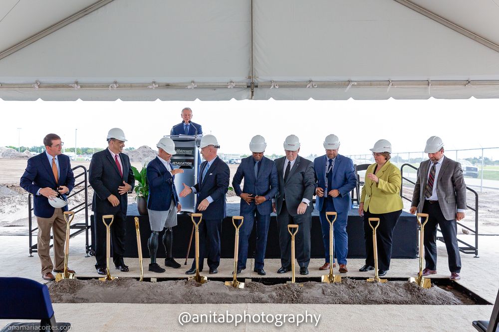 Group photo of business leaders at groundbreaking ceremony with shovels and white balloons.
Ground braking event.
