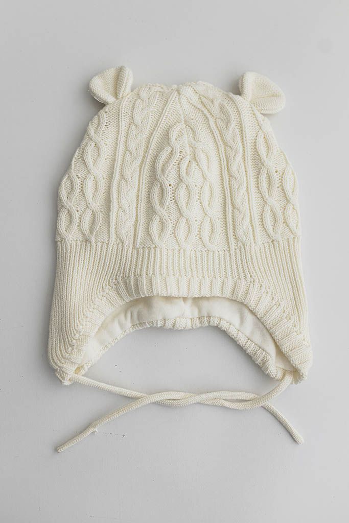 Cream cable-knit baby bonnet with bear ears for baby portrait sessions.