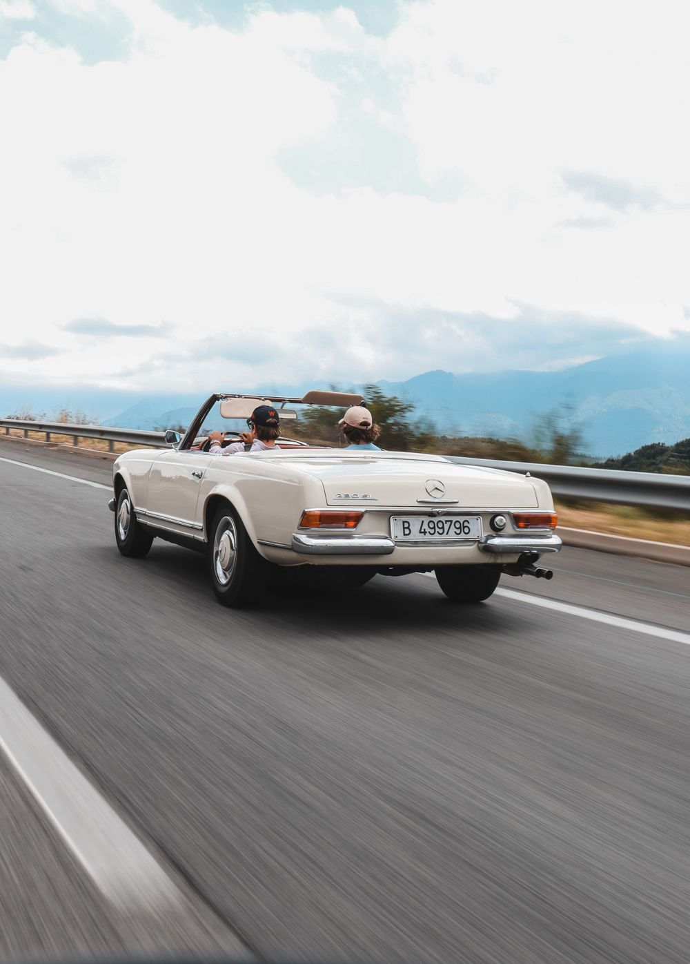 Fotografía artística de coches en Barcelona. Imágenes exclusivas que transforman vehículos en piezas únicas.