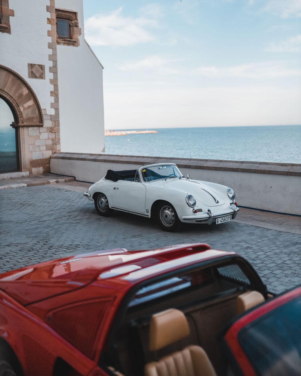 Fotografía artística de coches en Barcelona. Imágenes exclusivas que transforman vehículos en piezas únicas.