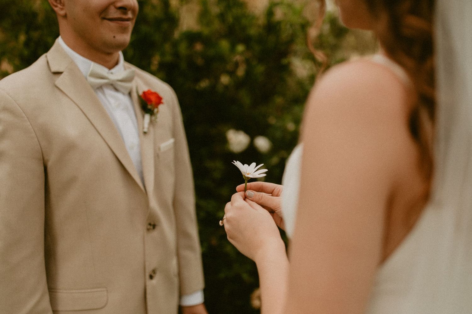 an oregon coast wedding photographer specializing in elopements and intimate weddings for adventurous, emotive couples