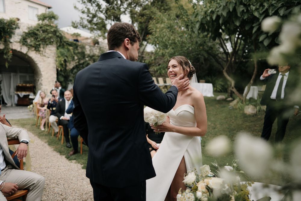 the meeting between the groom and the bride at the ceremony alla locanda del cavaliere