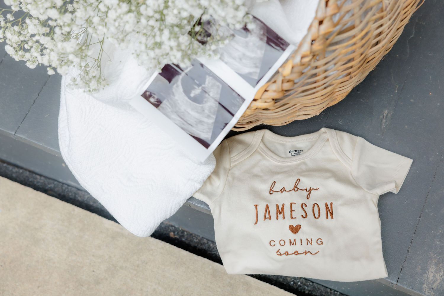 Baby announcement details featuring wicker baskets and personalized items.