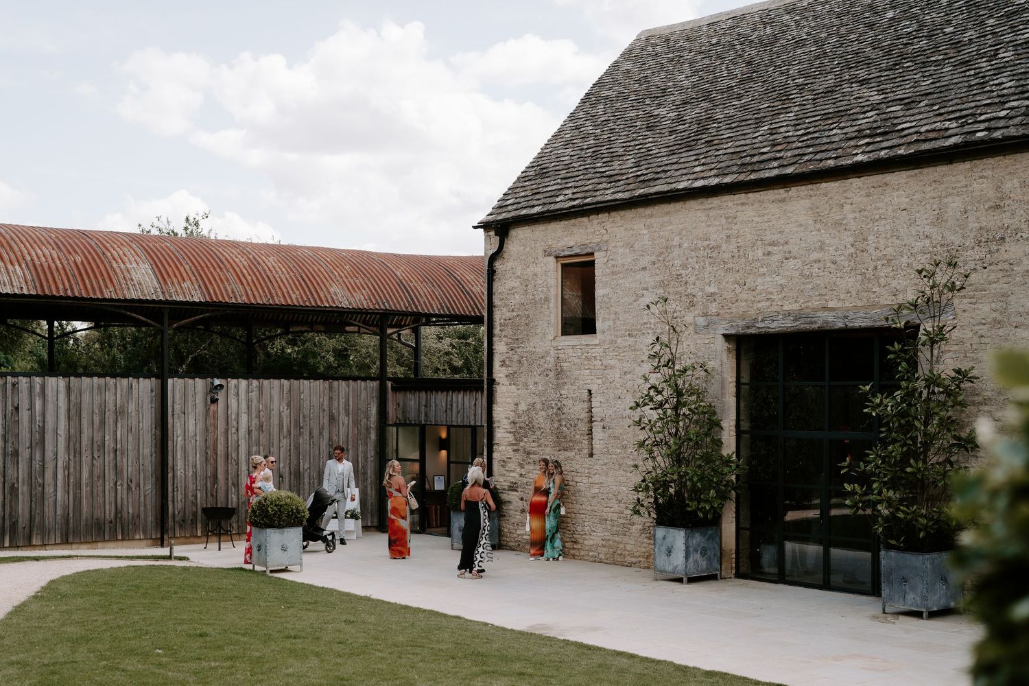 wedding guests arriving at yardspace old gore barn cirencester