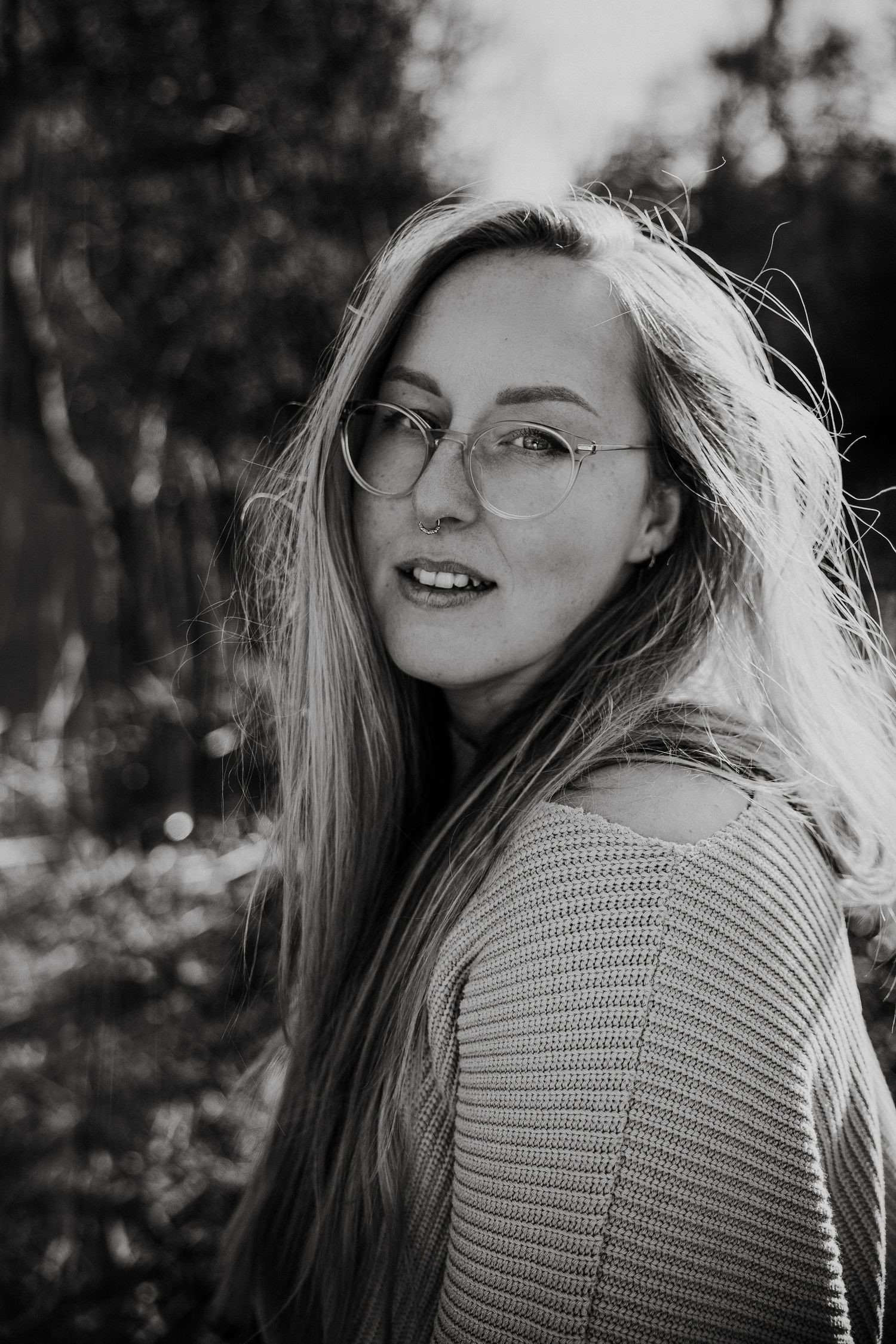 Portret van Landa Penders in het bos
