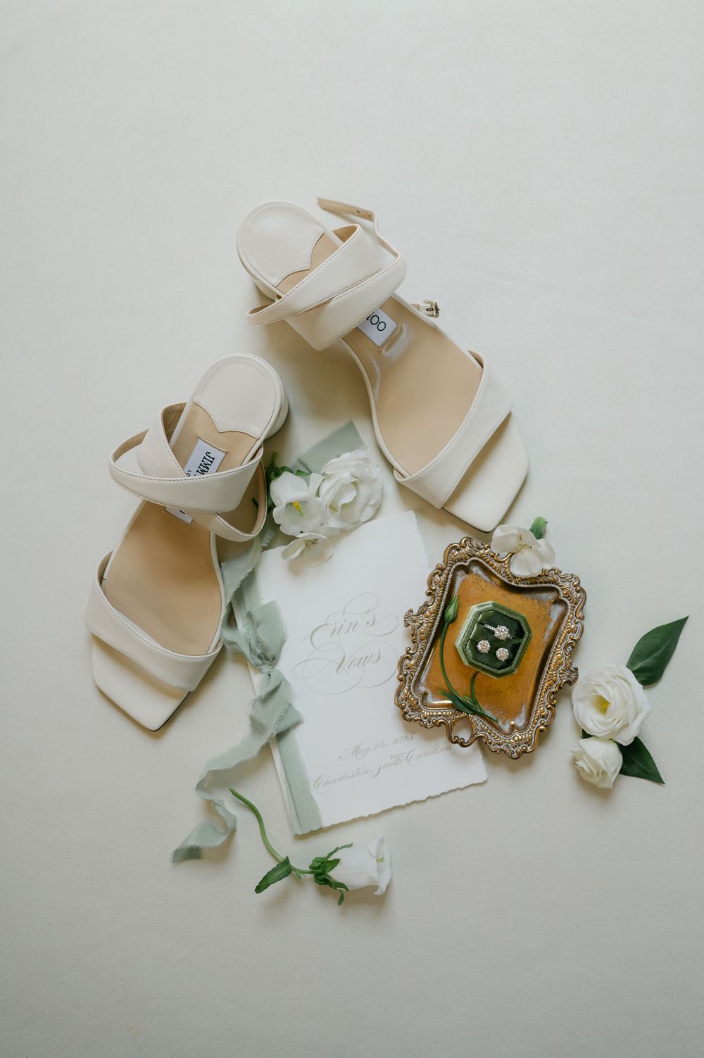 Legare Waring House wedding photos from a top Charleston wedding photographer. See more timeless and candid wedding photos Legare Waring