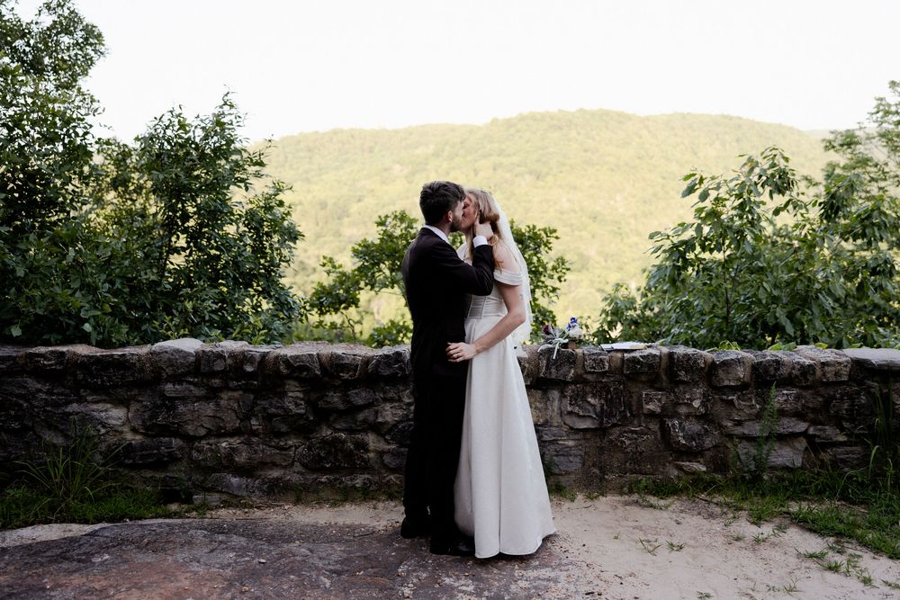 arkansas elopement first kiss