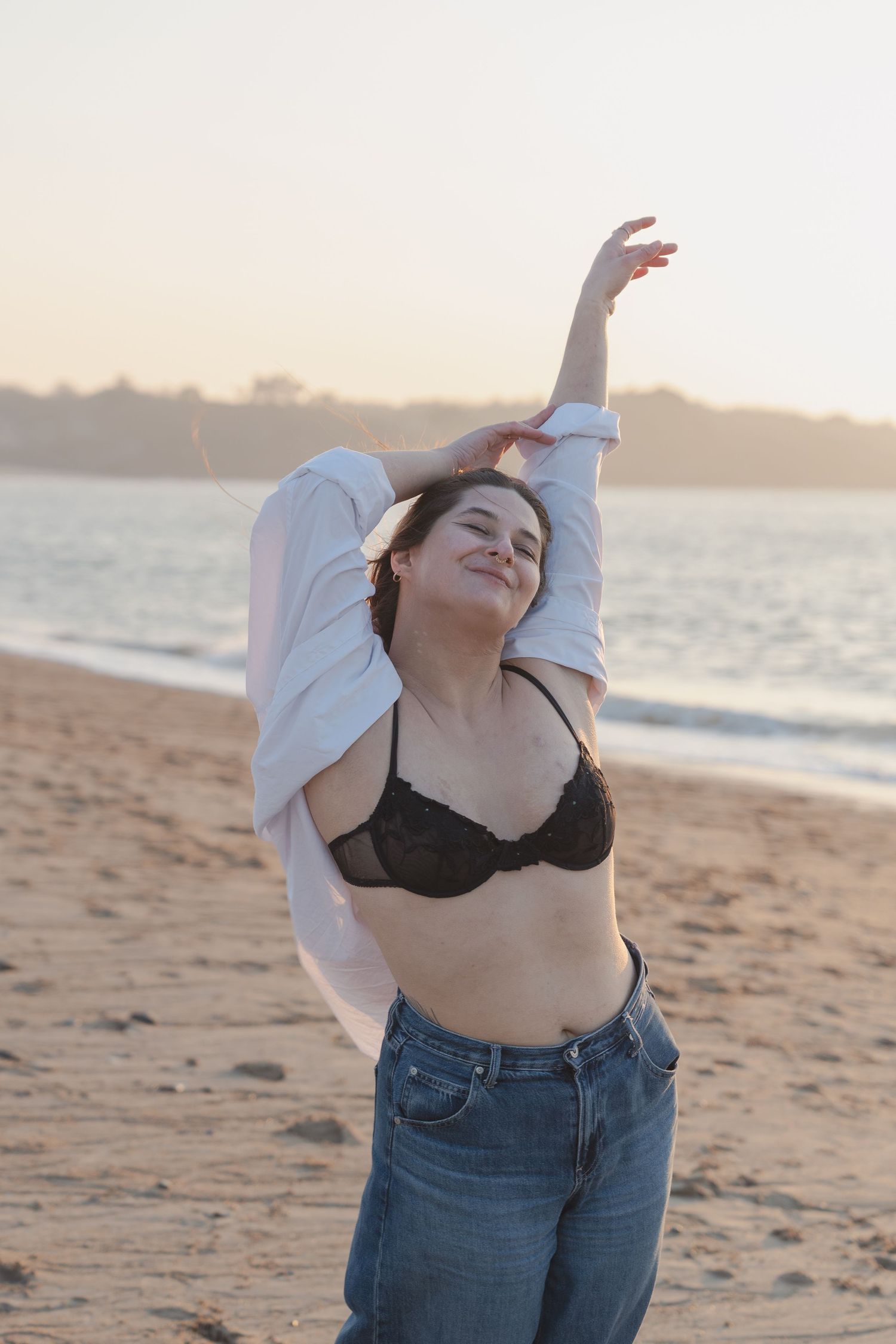 Séance self love à la plage en Bretagne, Clélia Voisin