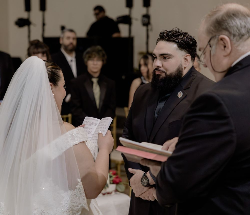 Tennessee and Texas wedding photographer creating romantic, timeless imagery with a candid storytelling approach.