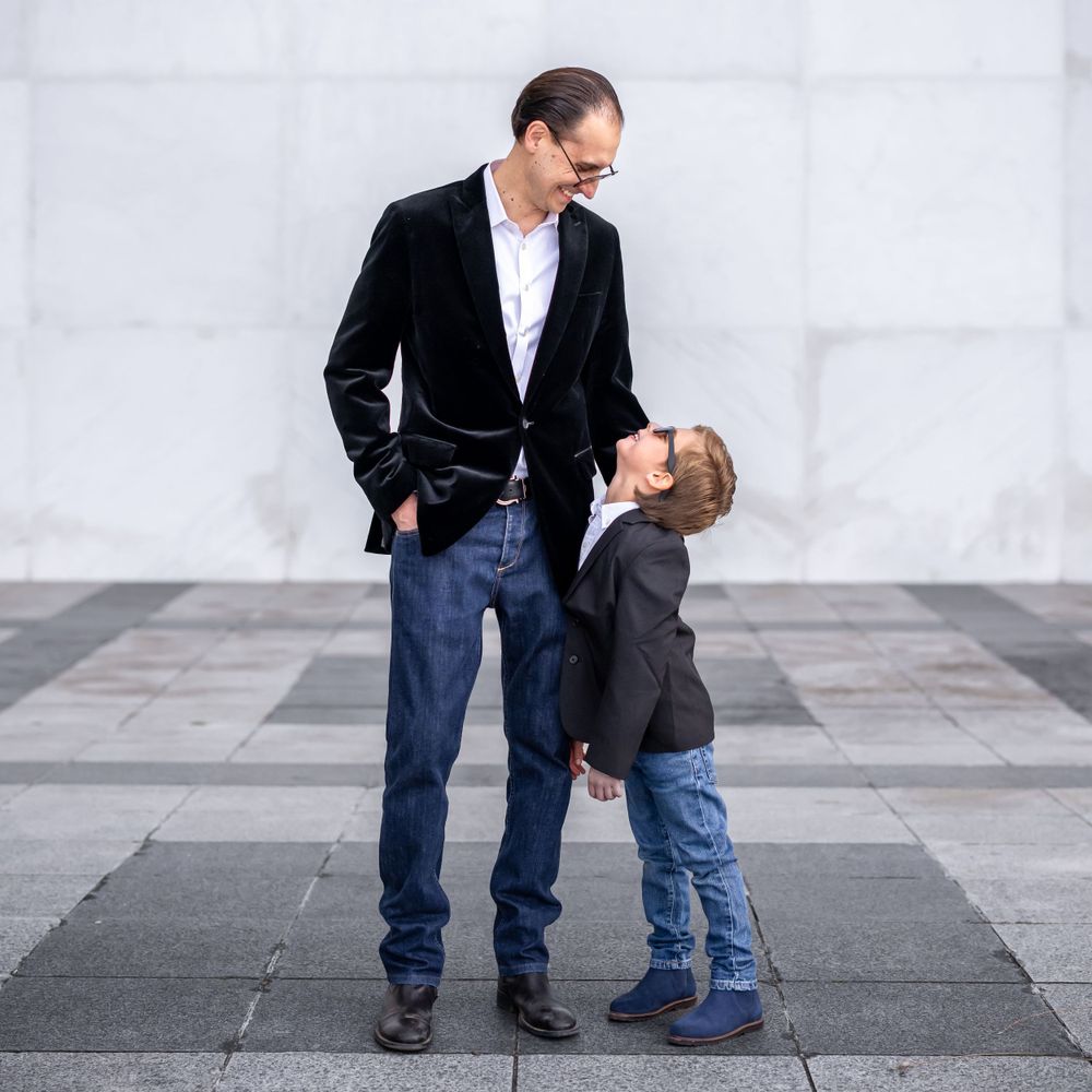 Elegant family photo session at the Kennedy Center in Washington, D.C., featuring stunning indoor chandeliers, panoramic