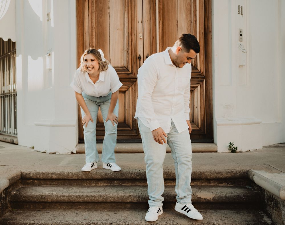 A spontaneous burst of fun and laughter, capturing the couple’s playful spirit in Mazatlán
