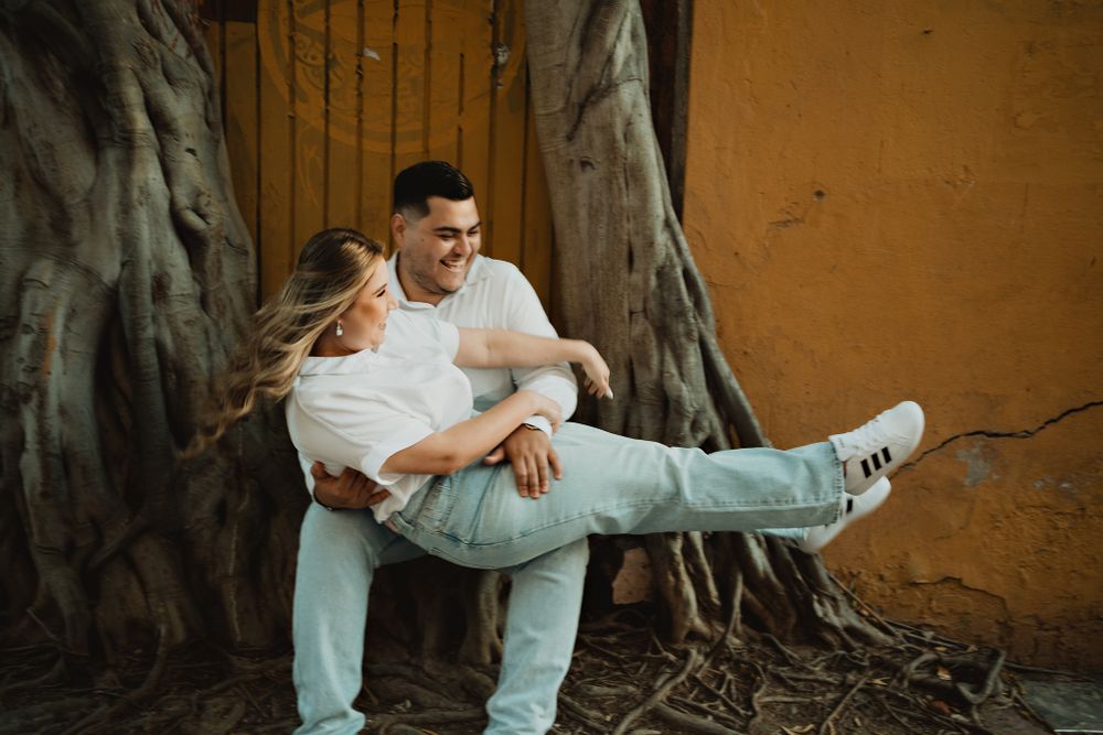 Fun times, laughter, and carefree moments—this couple’s joy shines in their Mazatlán pre-wedding photos
