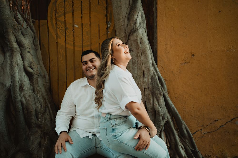 Laughter and shared moments, highlighting the couple’s love and joy in this Mazatlán photo session