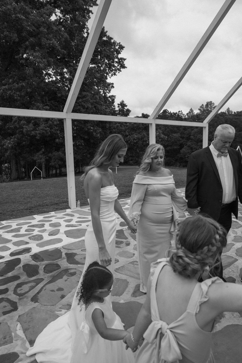 Bride and her family praying before her wedding ceremony on her bremen georgia wedding day