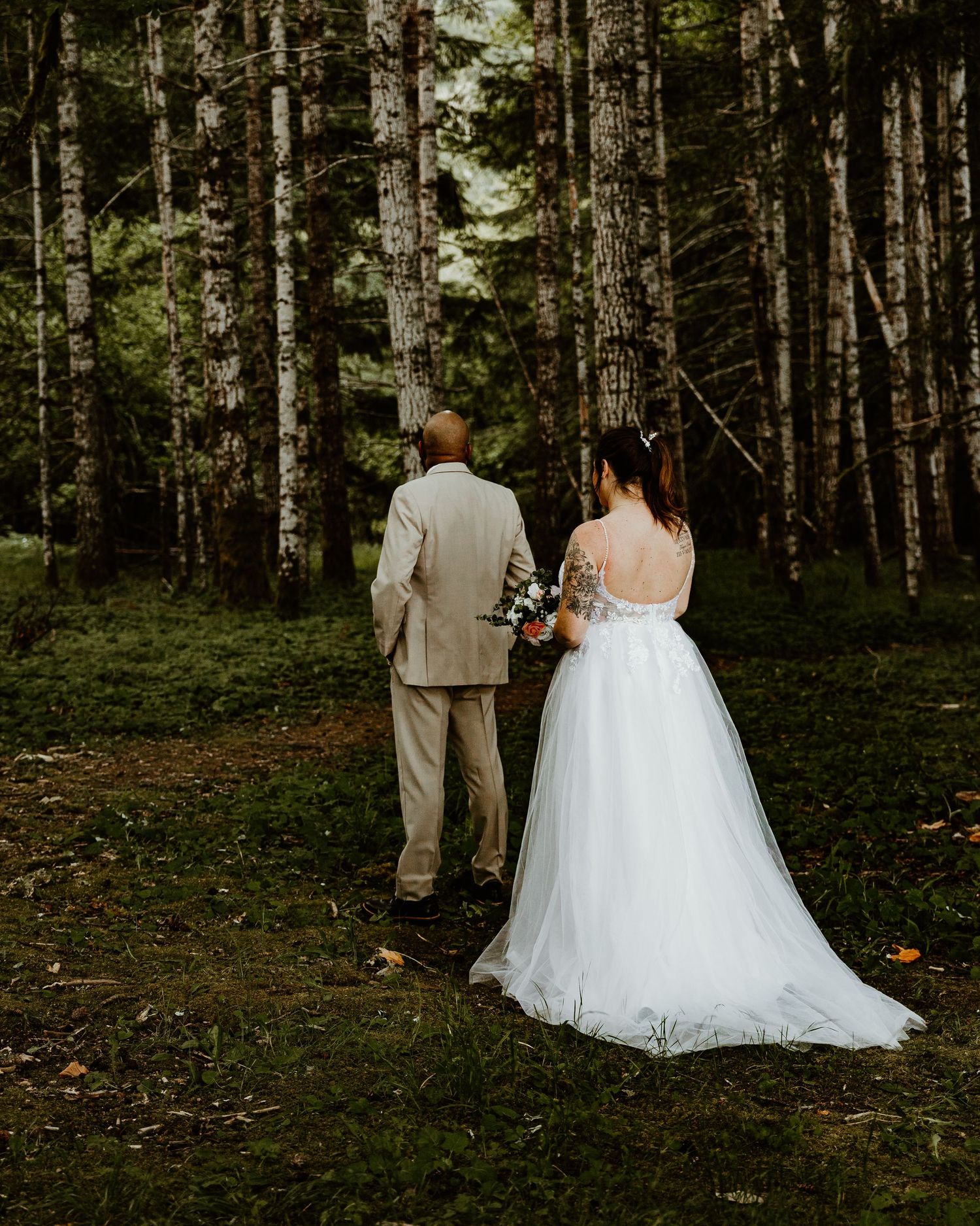 Washington elopement. bride and groom first look. Lake Crescent, WA. groom reaction first look photos. Destination wedding photographer