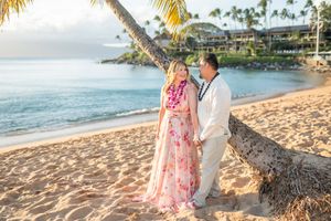 Maui couple photographer photo against beautiful Maui sunset beach by ohwowfotos.