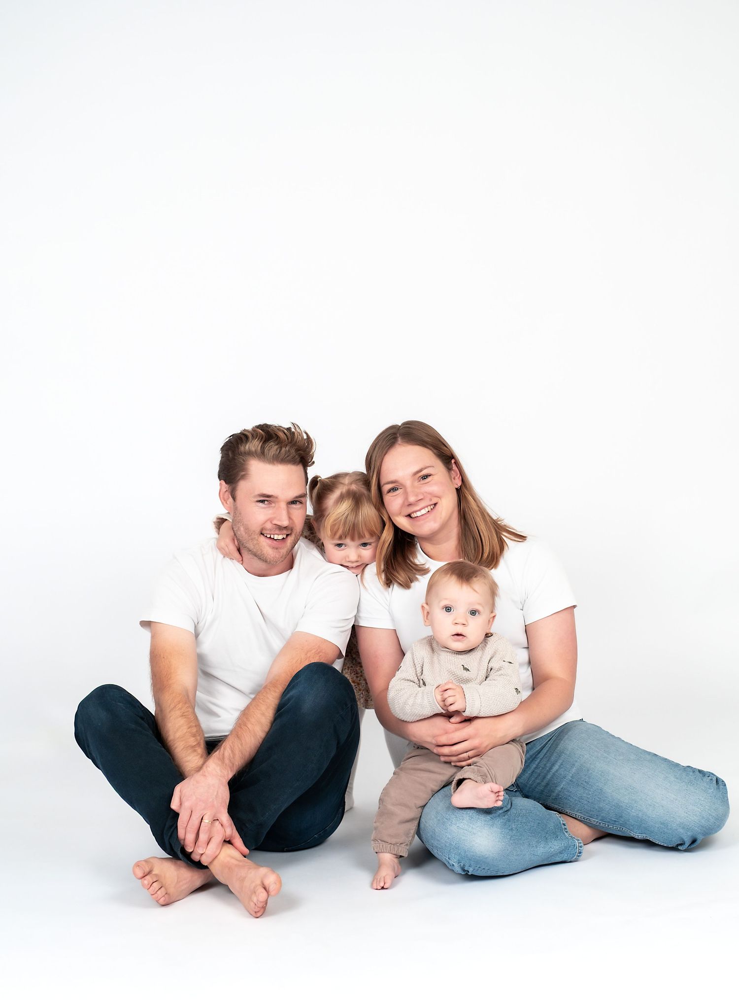Nyföddfotografering Mölnlycke Landvetter
Fotostudio , studiobilder
Familjefotografering
Barnfotografering