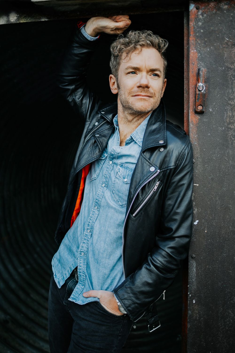 Pressbilder och porträtt på Peter Johansson till PNM music. Fotograf Rebecca Nordin. Vinterviken i Stockholm.