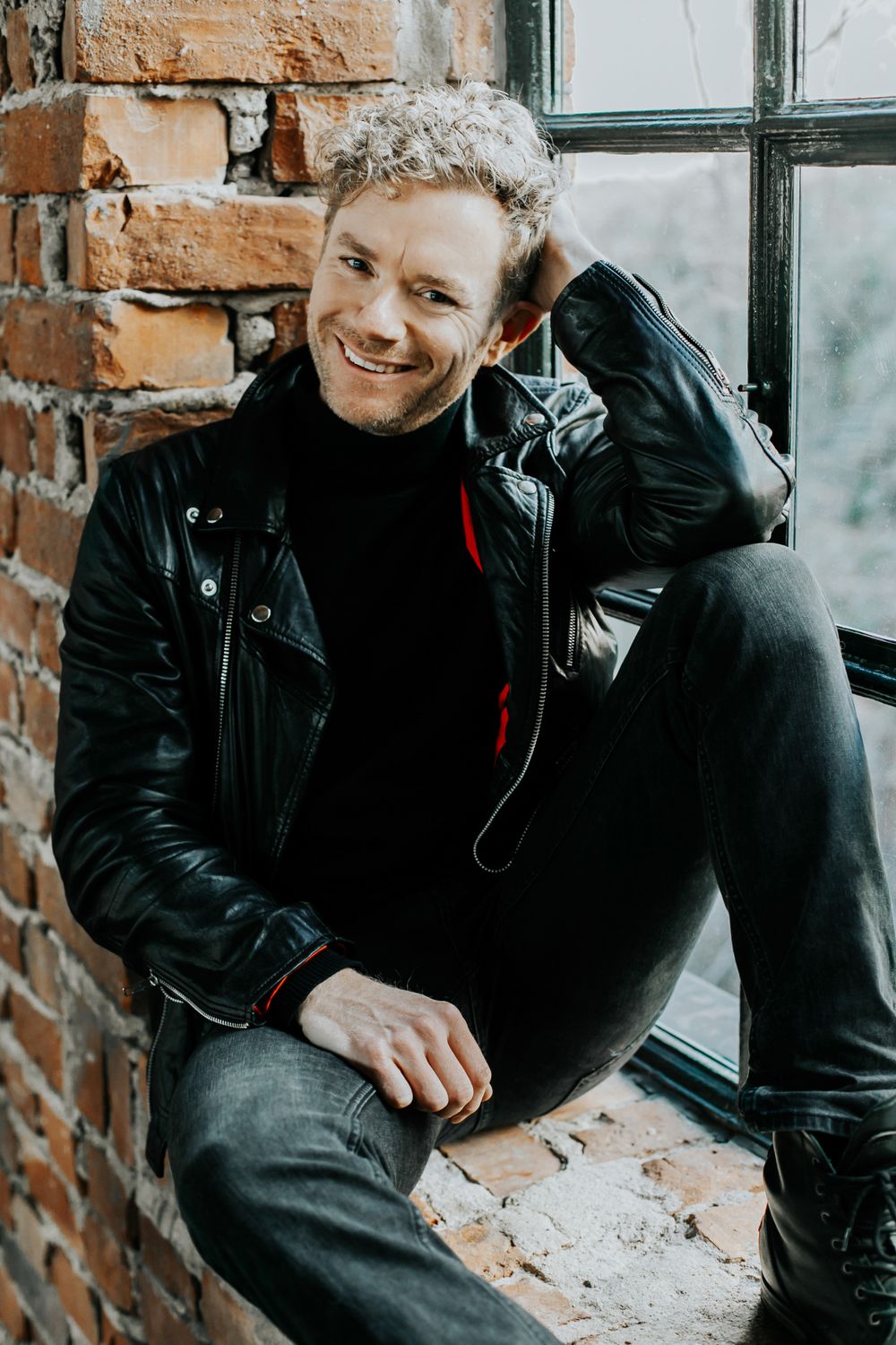 Pressbilder och porträtt på Peter Johansson till PNM music. Fotograf Rebecca Nordin. Vinterviken i Stockholm.
