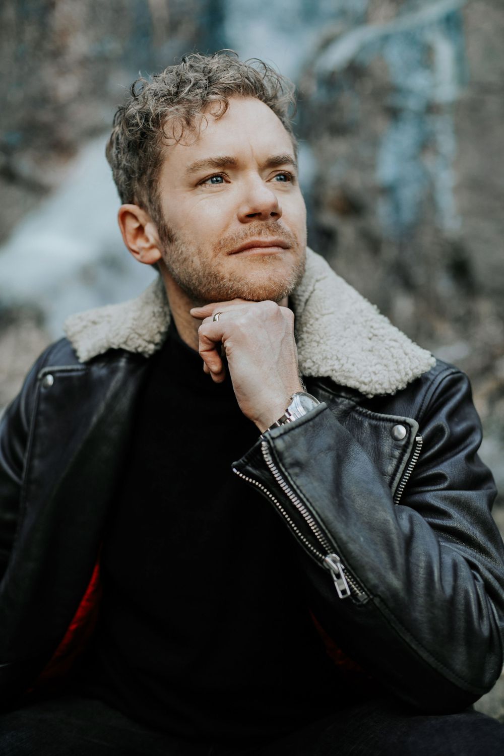 Pressbilder och porträtt på Peter Johansson till PNM music. Fotograf Rebecca Nordin. Vinterviken i Stockholm.