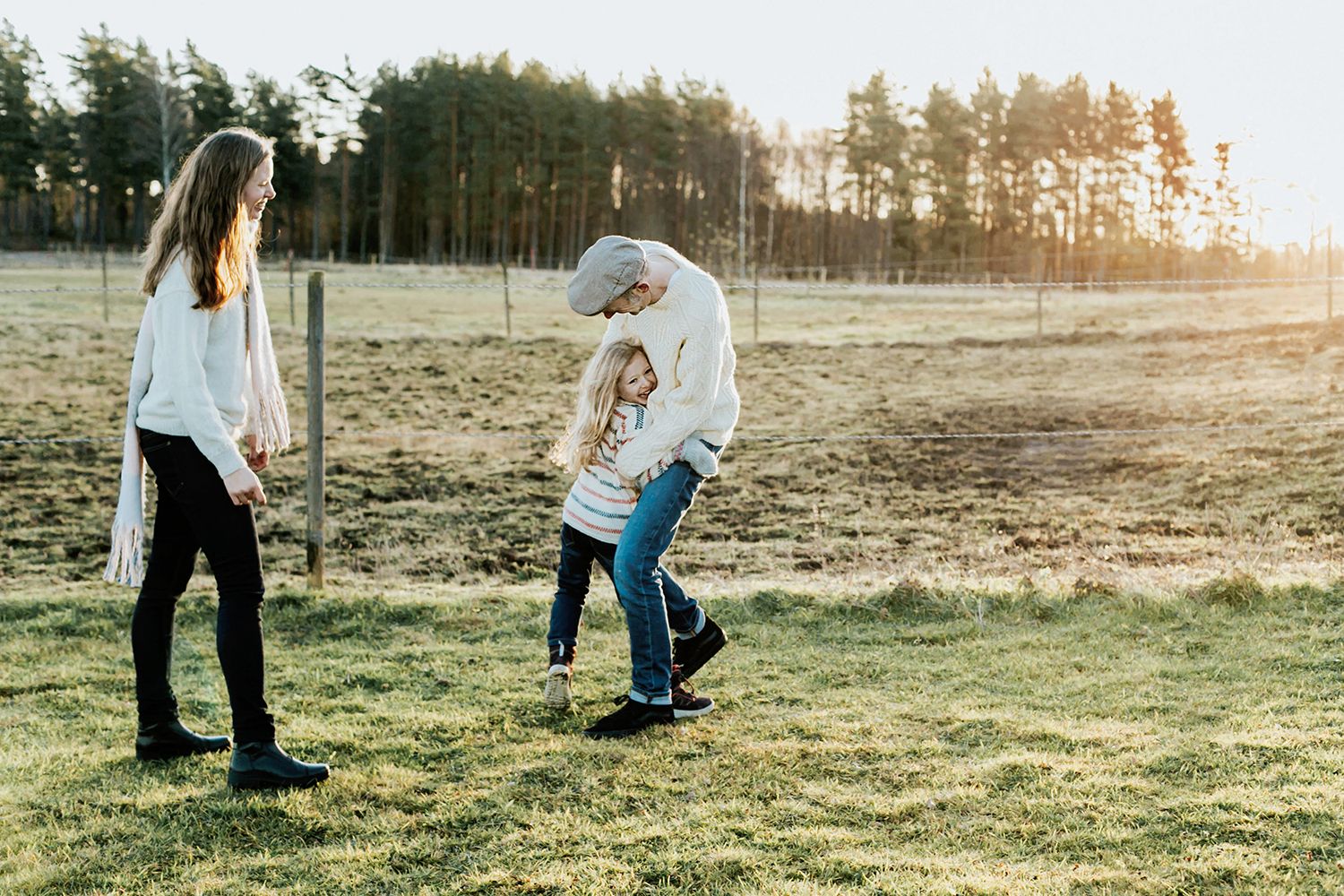Familjefotografering i Säffle. Fotograf Rebecca Nordin.