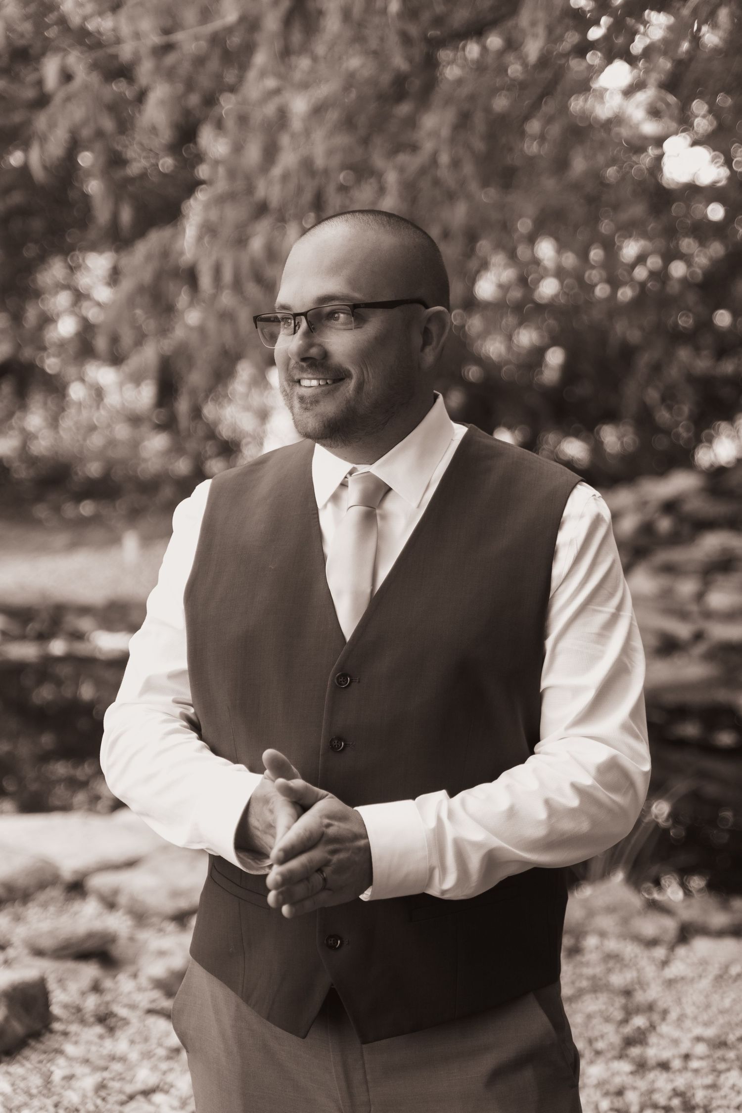 Grooms portrait in black and white for summer backyard wedding in Ohio photography by Vicci Photo Dayton Ohio Photographer