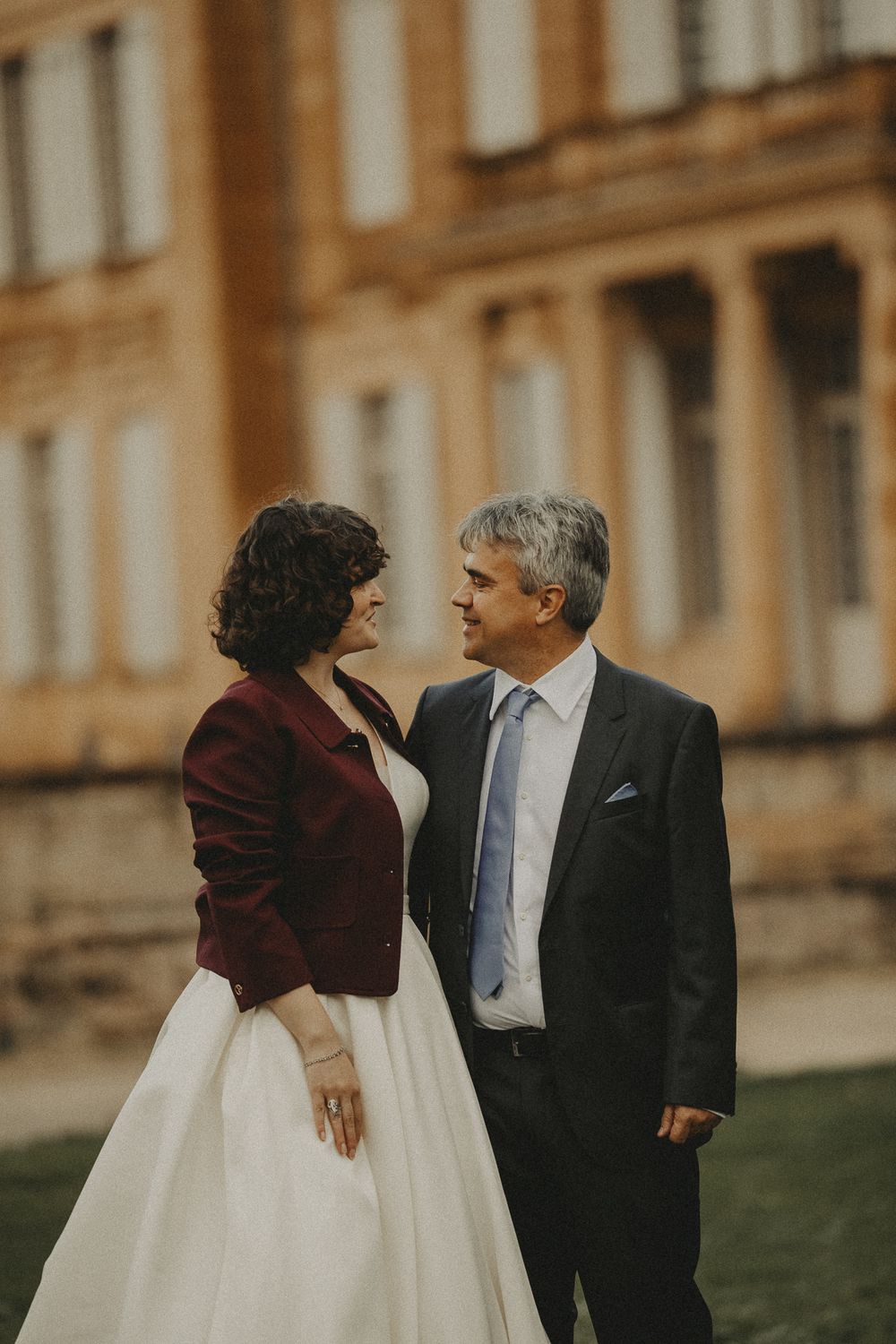 Photographe de mariage capturant des instants sincères et intemporels avec une approche artistique, élégante et naturelle.