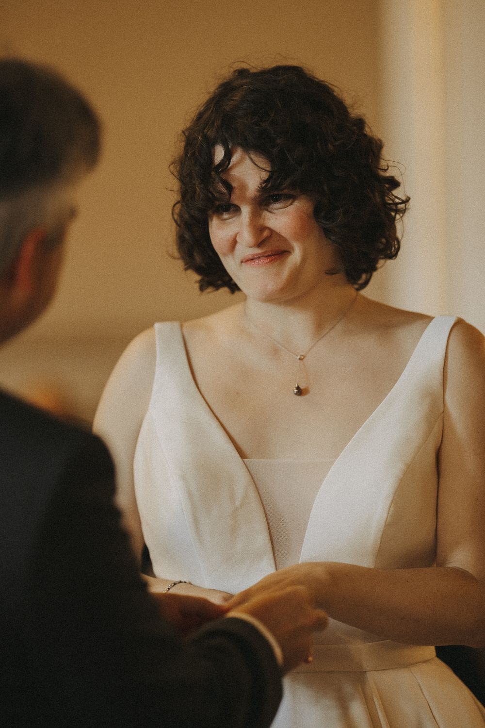 Photographe de mariage capturant des instants sincères et intemporels avec une approche artistique, élégante et naturelle.