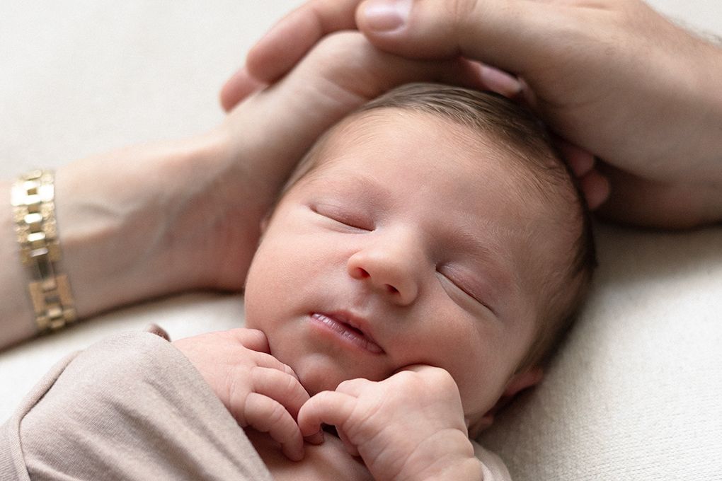 Newborn-kuvaus Espoo Helsinki Vantaa, Newborn-kuvaaja pääkaupunkiseutu, vastasyntyneenkuvaus kotona, newborn-kuvaus kotioloissa, kapalokuva