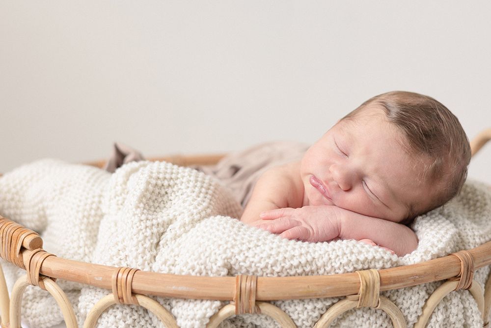 Vastasyntyneen kuvaus Espoo Helsinki Vantaa. Newborn-kuvaus Vastasyntyneenkuvaus kotona Newborn-kuvaaja Newborn Valokuvaaja Espoo Vantaa