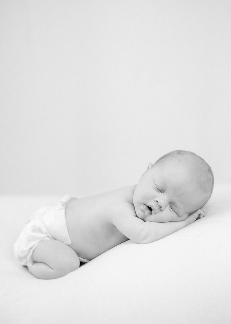 Vastasyntyneen kuvaus Espoo Helsinki Vantaa. Newborn-kuvaus Vastasyntyneenkuvaus kotona Newborn-kuvaaja Newborn Valokuvaaja Espoo Vantaa