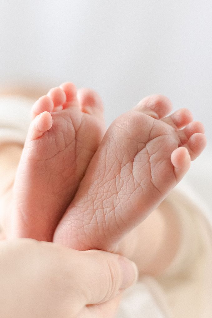 Vastasyntyneen kuvaus Espoo Helsinki Vantaa. Newborn-kuvaus Vastasyntyneenkuvaus kotona Newborn-kuvaaja Newborn Valokuvaaja Espoo Vantaa