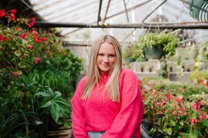 Wichita greenhouse nursery photo session Derby KS photographer high school graduation senior pictures