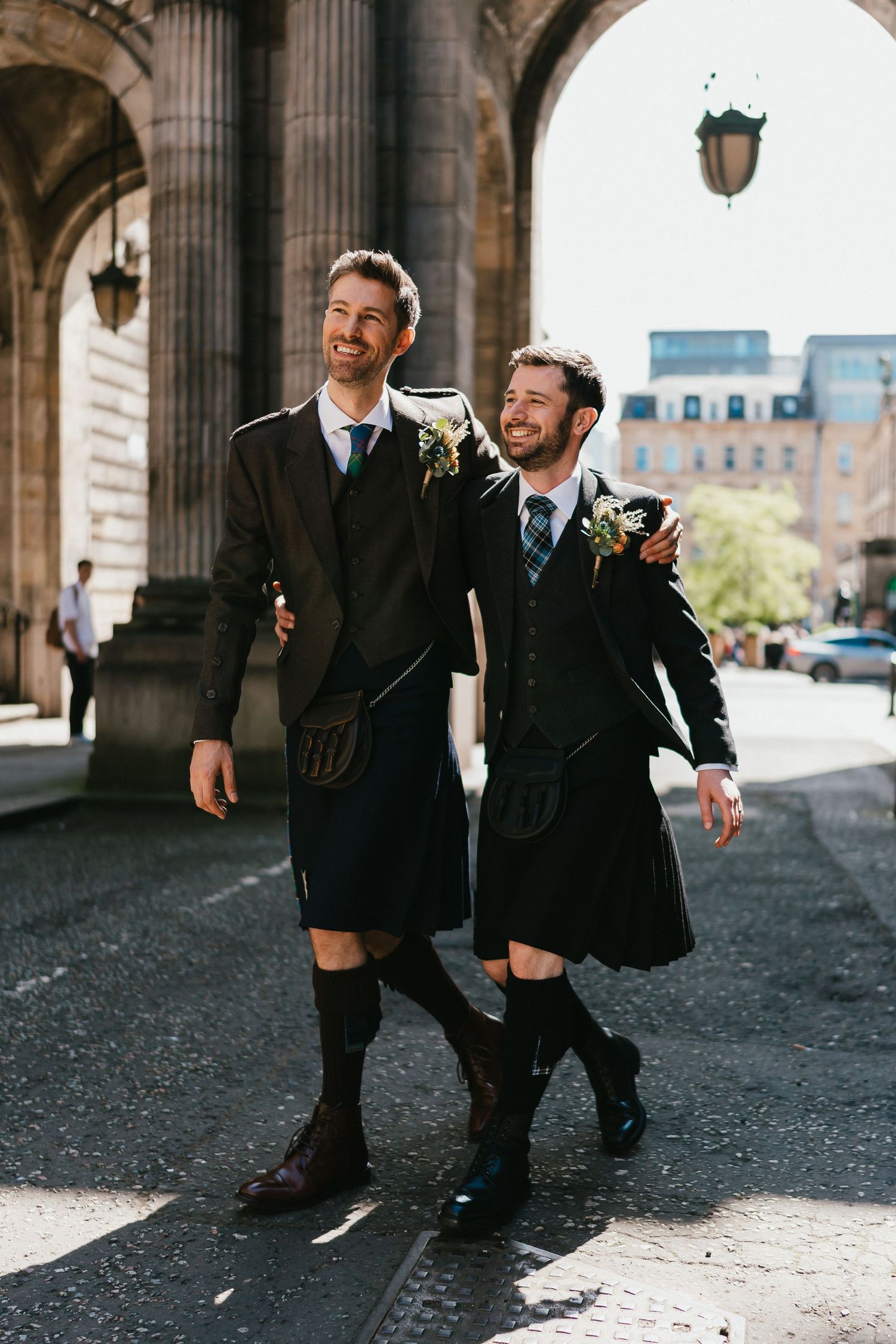 relaxed couple glasgow city centre wedding