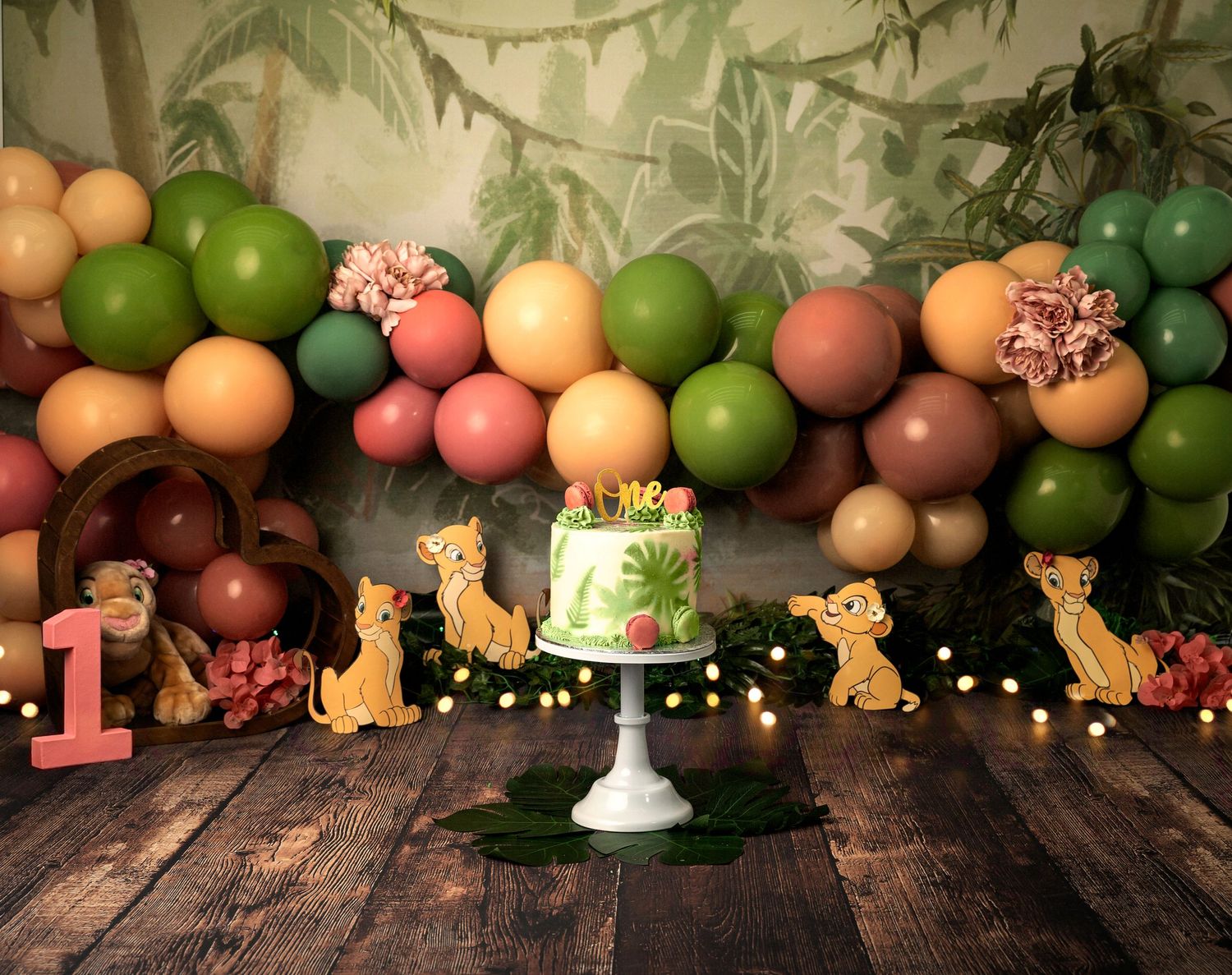 Beautiful themed backdrops for cake smash, sitter, and milestone photoshoots, creating the perfect setting for your little one’s memories.