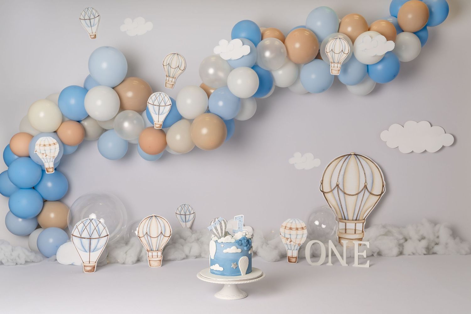 Wide range of themed backdrops to suit any cake smash or portrait session, making every photo unique and memorable.
