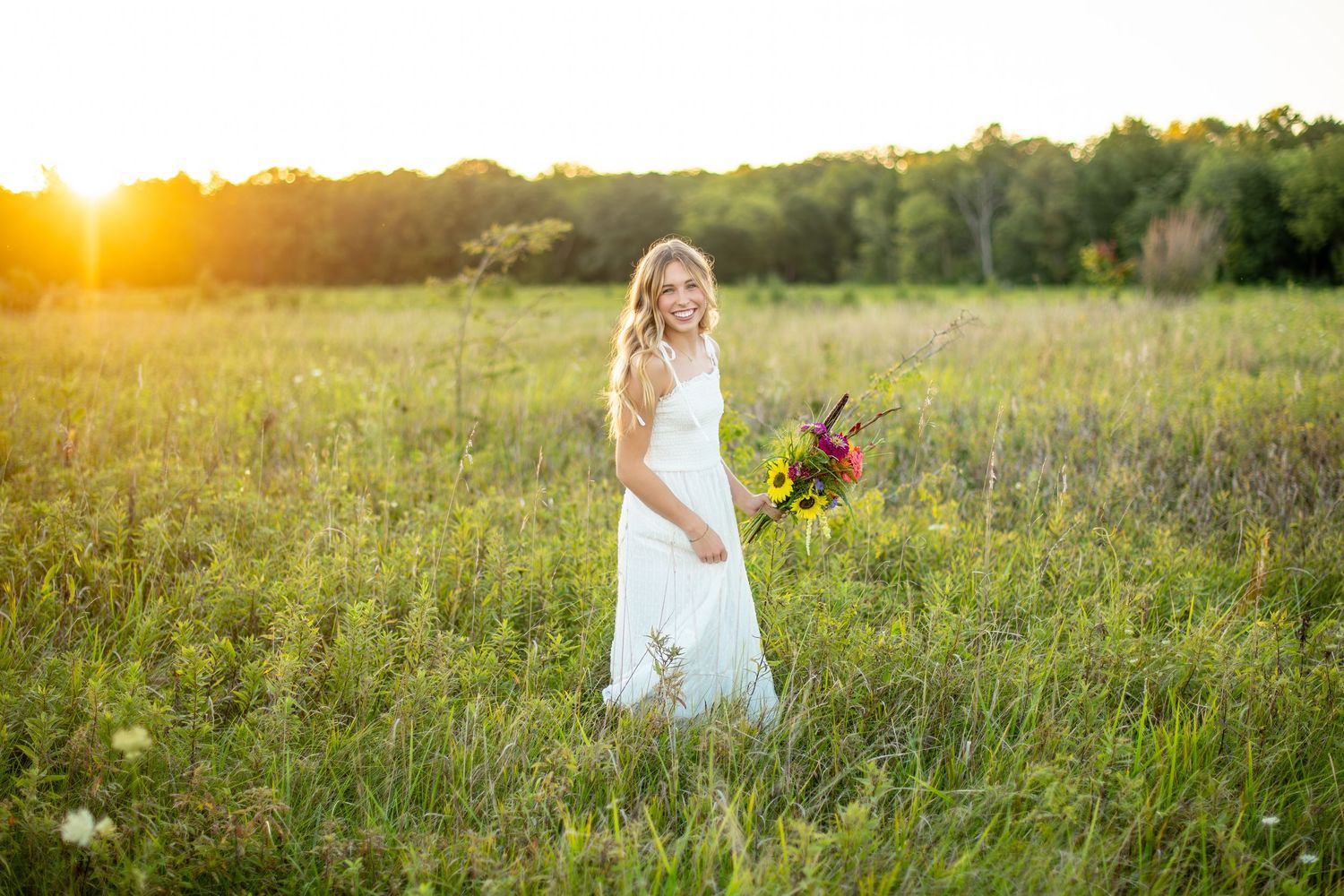 Central Illinois Photographer. Senior Photographer. Summer Senior Session. Chantell Benedict Photography. Field Senior Session.